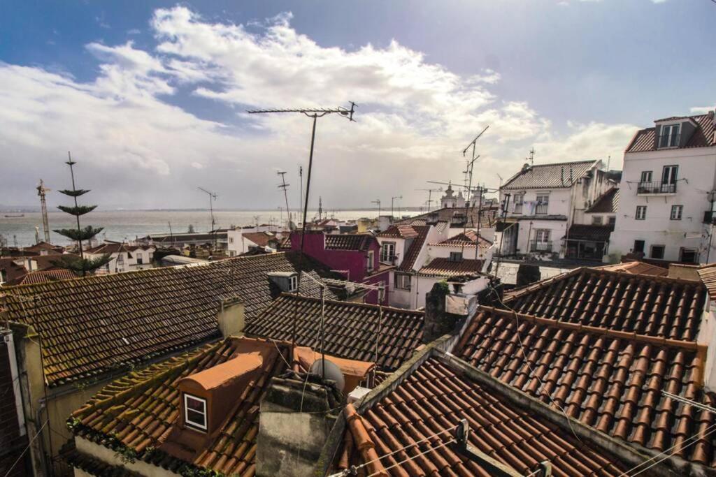 Amazing River View In Historical 리스본 외부 사진